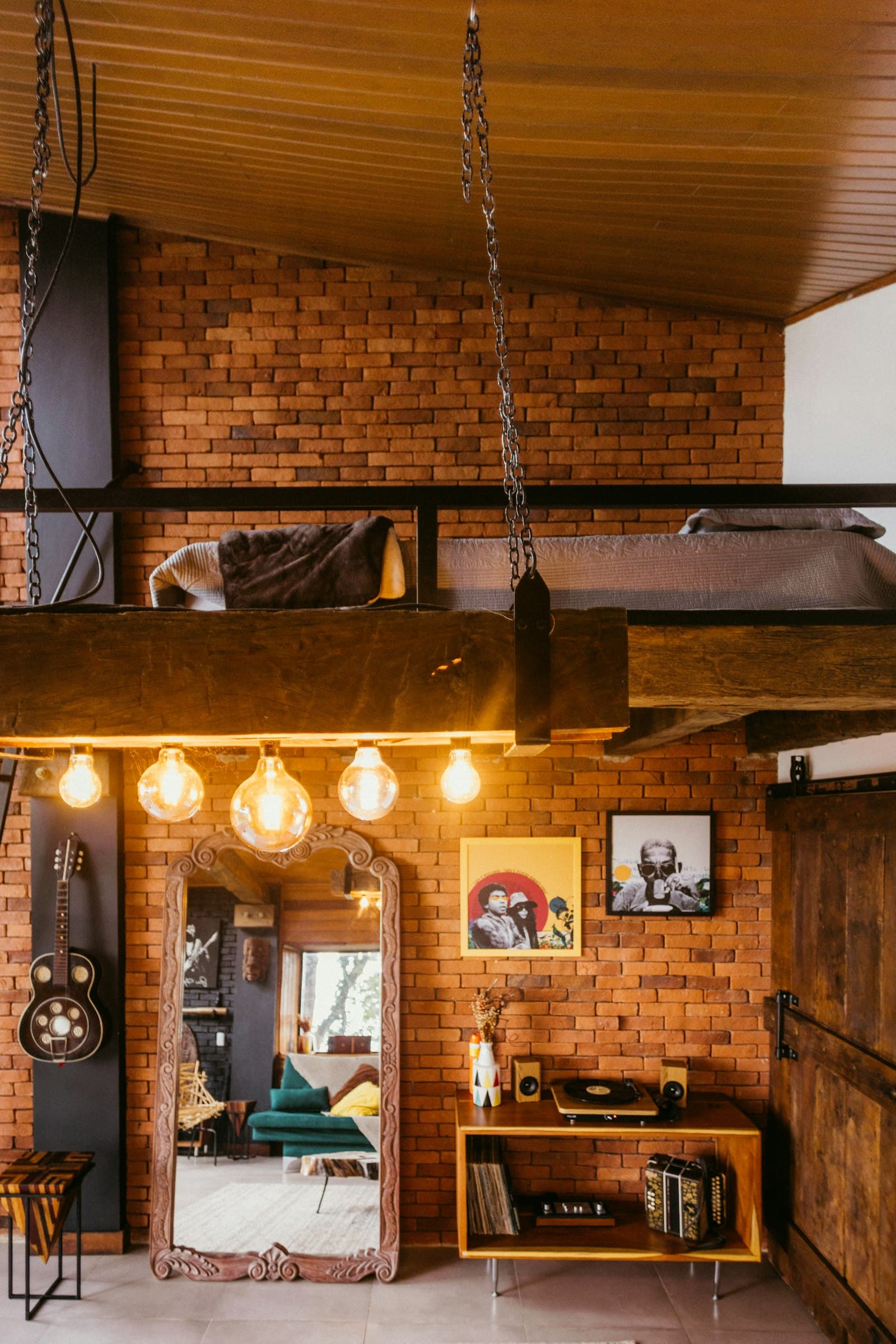 Atelier créatif Paris 11e : Loft industriel modulable, parfait pour team building créatifs et journées d'étude immersives.