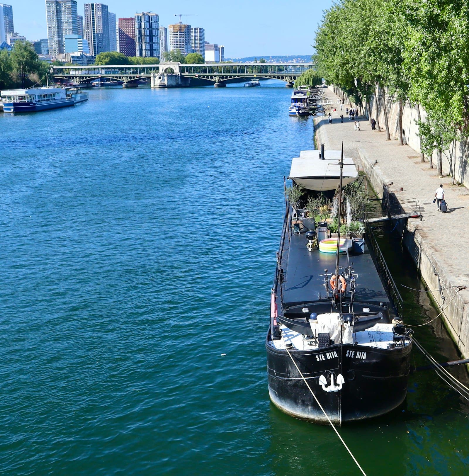 Photo du lieu Péniche événementielle sur la Seine pour événement d'entreprise à Paris (croisière Seine)